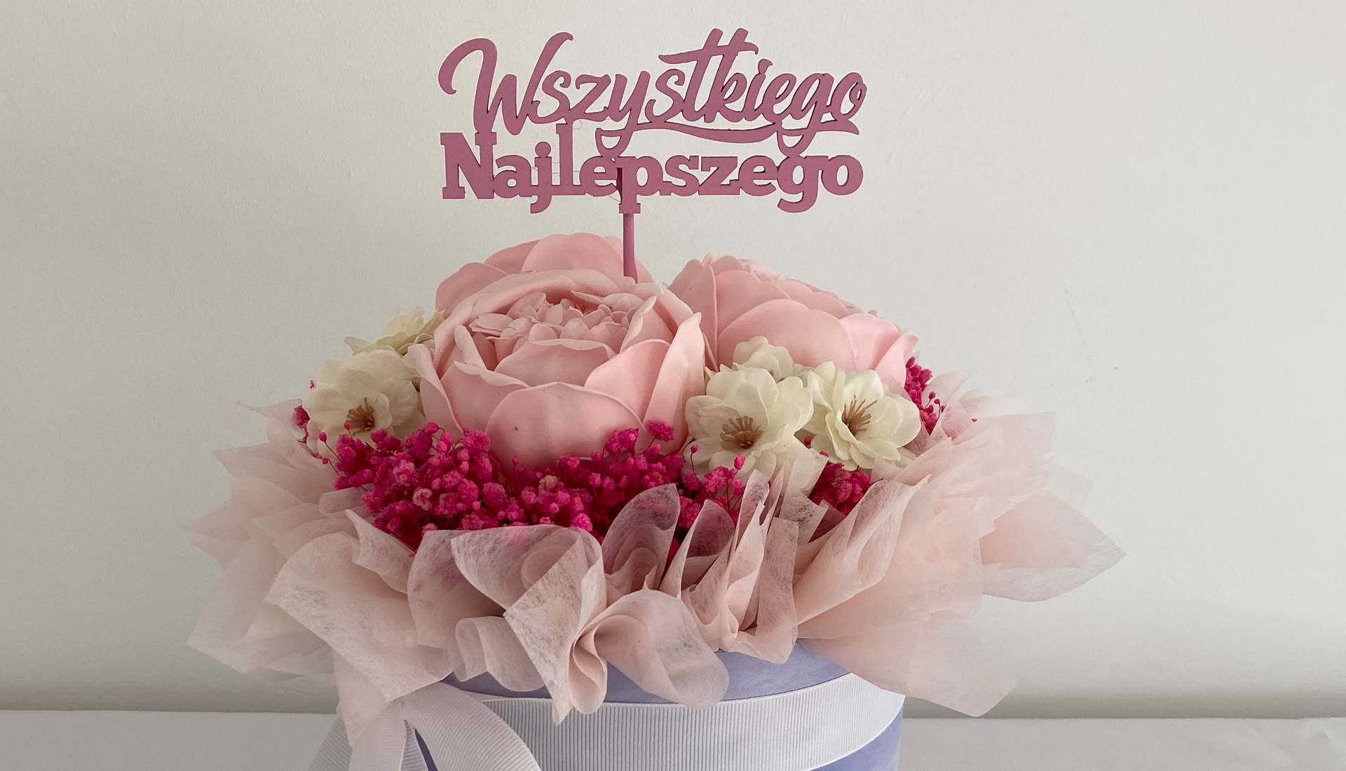 https://magicboxbyaga.pl/wp-content/uploads/2025/03/flowerbox-urodziny.jpg